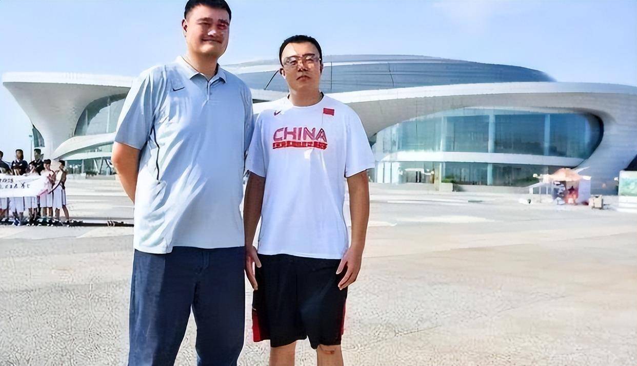 篮球姚明靠手表预测,激战火箭夺冠
